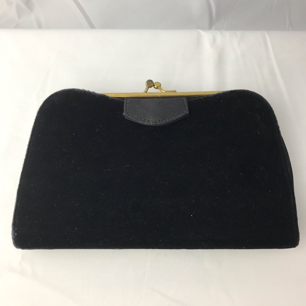 1940's Vintage Black Velvet Clutch with Gold Brocade Lining - Timeless Elegance